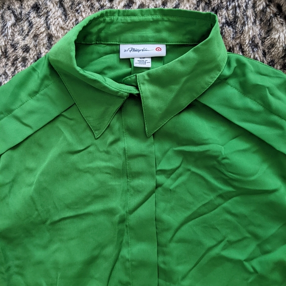 *HOST PICK* Button down - Picture 3 of 5